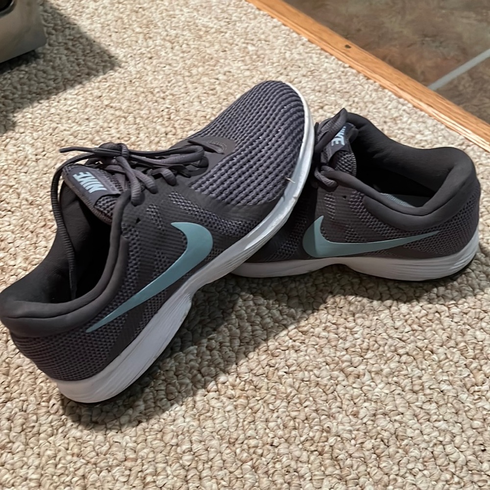 Nike Womens Revolution 4